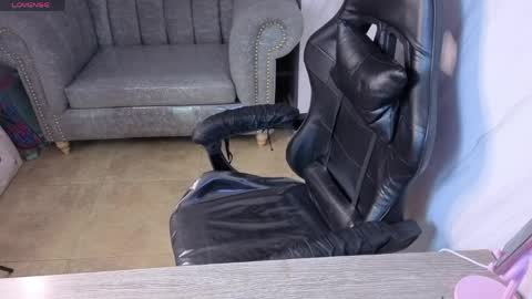 Lunafemme tf online show from 2, 4, 2026