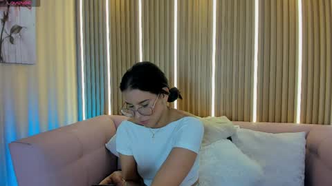 lunamillers_ online show from 4, 6, 2026