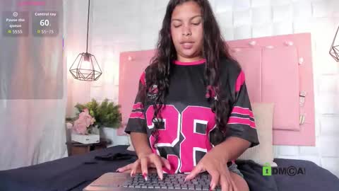 lunamorena__ online show from 15, 12, 2025