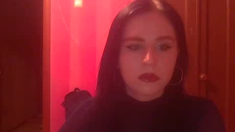 lunamystique_ online show from 22, 1, 2025