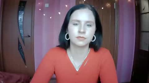 lunamystique_ online show from 27, 1, 2025