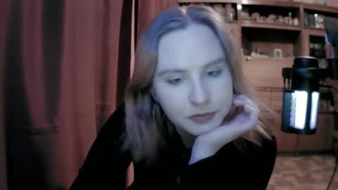 lunamystique_ online show from 4, 2, 2026