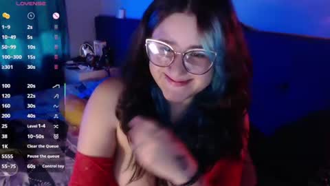 Snapshot of lunapalmer01 chatting on 7, 7, 2026 Julieth online show from 7, 7, 2026
