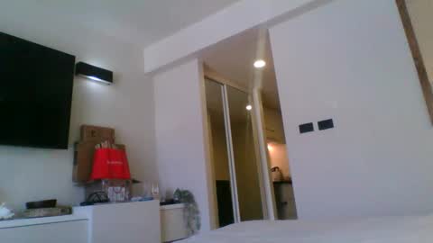 LunaPearl   online show from 1, 12, 2025