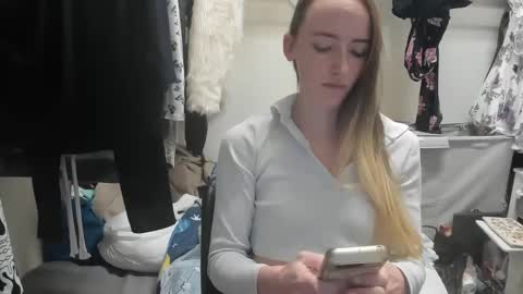 lunapixie2020 online show from 17, 12, 2024