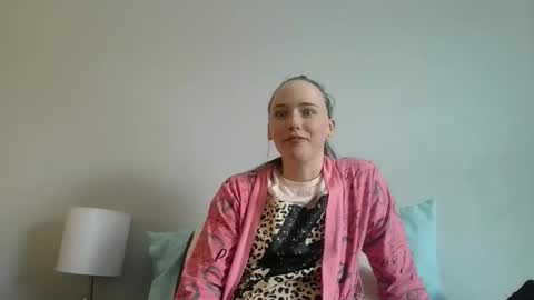 lunapixie2020 online show from 14, 4, 2026