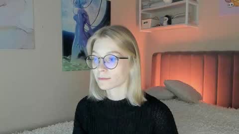 Snapshot of lunar_sofia chatting on 4, 10, 2025 Sofia online show from 4, 10, 2025