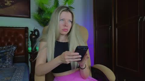 Luna Rishi online show from 25, 5, 2026