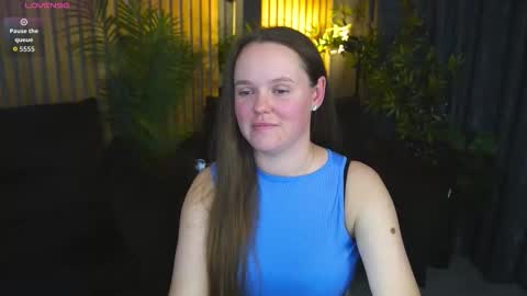 Snapshot of lunaroyale chatting on 26, 10, 2025 lunaroyale online show from 26, 10, 2025