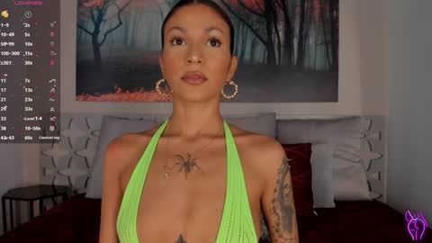 Luna Ruso  online show from 25, 1, 2025