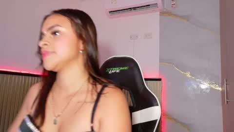 Snapshot of lunataylorr chatting on 10, 10, 2025 lunataylorr online show from 10, 10, 2025