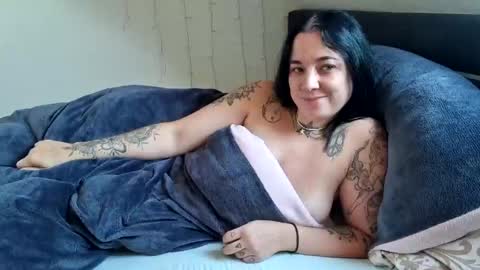 Snapshot of lunaticminx chatting on 16, 12, 2024 Luna powered by bitch dust online show from 16, 12, 2024