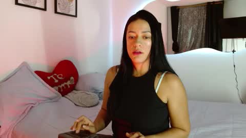 lunayois02 online show from 9, 2, 2026