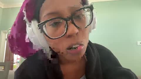 lunchboxgirl online show from 7, 10, 2025