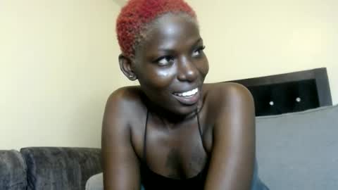 Snapshot of luo_queen chatting on 12, 6, 2026 luo_queen online show from 12, 6, 2026