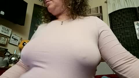 Snapshot of lusciouslibra82 chatting on 25, 2, 2025 .Clarissa. Follow me on Instagram miss buns online show from 25, 2, 2025