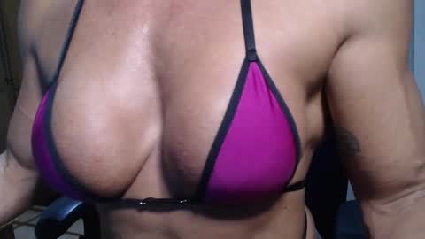 Snapshot of lusexyhot chatting on 8, 1, 2025 lusexyhot online show from 8, 1, 2025
