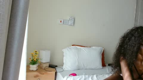 Karly    follow for next broadcast updates kisses online show from 16, 11, 2025