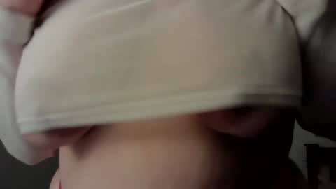 Snapshot of lustytits85 chatting on 21, 9, 2025 lustytits85 online show from 21, 9, 2025