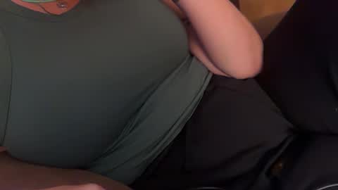 Snapshot of luuunaheartxxx chatting on 4, 10, 2025 luuunaheartxxx online show from 4, 10, 2025