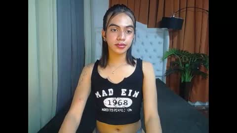 luvrr_trixie online show from 19, 1, 2026