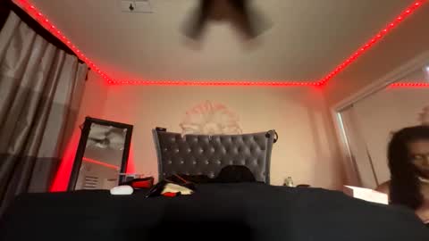 luvvlee online show from 17, 10, 2025