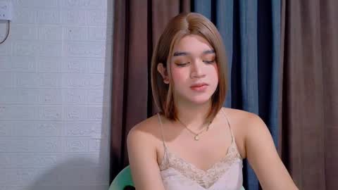 queen lux online show from 12, 2, 2026