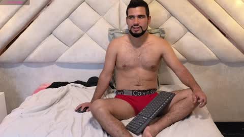 Lesly And Arnold online show from 4, 2, 2025