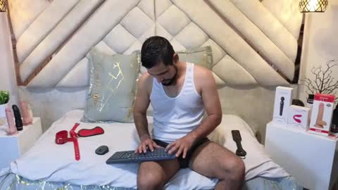 Lesly And Arnold online show from 5, 2, 2025