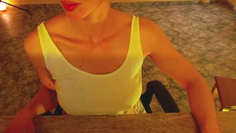 Snapshot of luxurydivine chatting on 6, 4, 2026 Liss online show from 6, 4, 2026