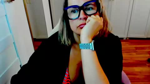 Snapshot of luxxx_diana chatting on 16, 7, 2026 Diana online show from 16, 7, 2026