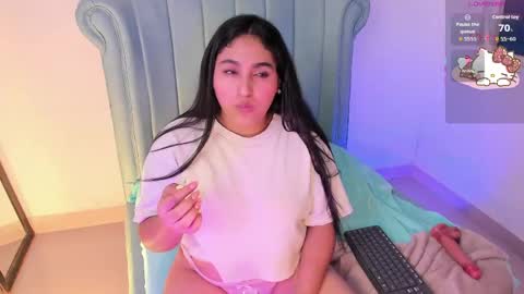 Snapshot of lya_dubois_ chatting on 2, 5, 2026 LYA DUBOIS online show from 2, 5, 2026