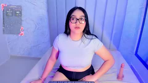 Snapshot of lya_dubois_ chatting on 2, 7, 2026 LYA DUBOIS online show from 2, 7, 2026