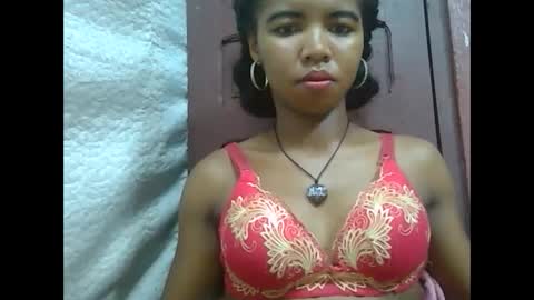 Snapshot of lydialarin chatting on 19, 2, 2025 Lydiah online show from 19, 2, 2025