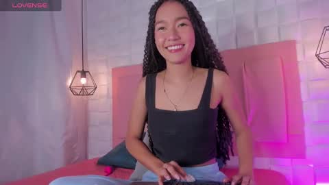 Snapshot of lyhana_lee chatting on 1, 2, 2025 Lyhana Lee online show from 1, 2, 2025