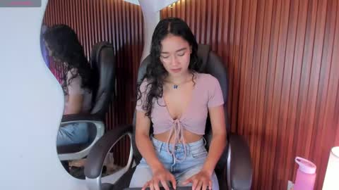 Snapshot of lyhana_lee chatting on 4, 10, 2025 Lyhana Lee online show from 4, 10, 2025