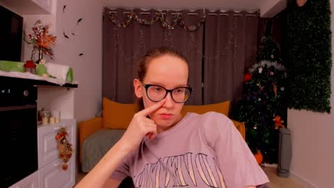 Snapshot of lynettebails chatting on 10, 1, 2025 Sara online show from 10, 1, 2025