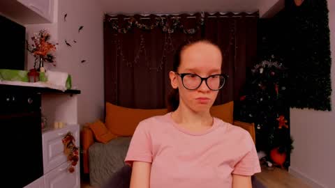 Snapshot of lynettebails chatting on 14, 1, 2025 Sara online show from 14, 1, 2025