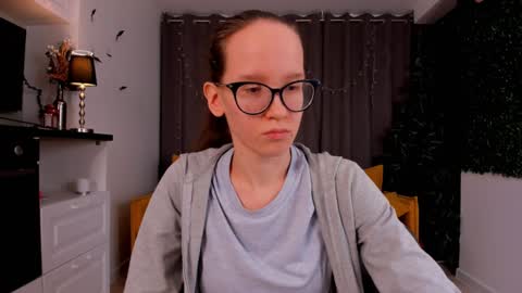 Snapshot of lynettebails chatting on 21, 1, 2025 Sara online show from 21, 1, 2025
