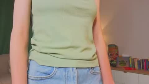 Snapshot of lynettebails chatting on 14, 7, 2026 Sara online show from 14, 7, 2026