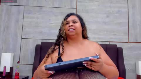 Snapshot of lynn_and_esteban chatting on 1, 3, 2025 Lynn jonnes online show from 1, 3, 2025