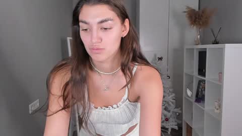  LYNN  online show from 4, 1, 2025