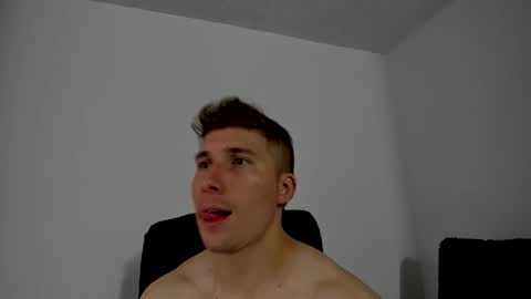 Snapshot of lyonel15 chatting on 28, 11, 2025 Lyonel online show from 28, 11, 2025