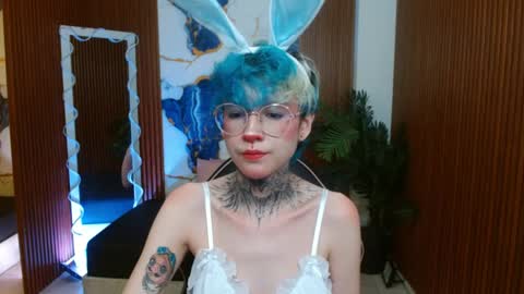 lyra_tay online show from 5, 4, 2026
