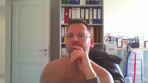 Snapshot of macfly67 chatting on 8, 4, 2026 macfly67 online show from 8, 4, 2026