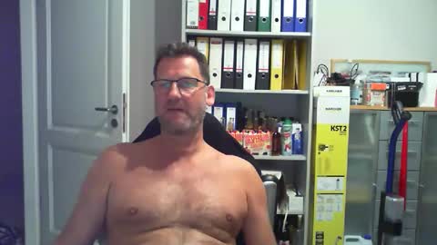 Snapshot of macfly67 chatting on 29, 4, 2026 macfly67 online show from 29, 4, 2026