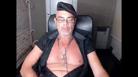 Snapshot of machobuscador chatting on 25, 12, 2024 MACHO BUSCADOR online show from 25, 12, 2024