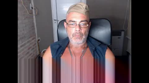 Snapshot of machobuscador chatting on 20, 1, 2025 MACHO BUSCADOR online show from 20, 1, 2025