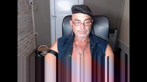 Snapshot of machobuscador chatting on 28, 1, 2025 MACHO BUSCADOR online show from 28, 1, 2025