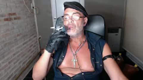 Snapshot of machobuscador chatting on 17, 2, 2025 MACHO BUSCADOR online show from 17, 2, 2025